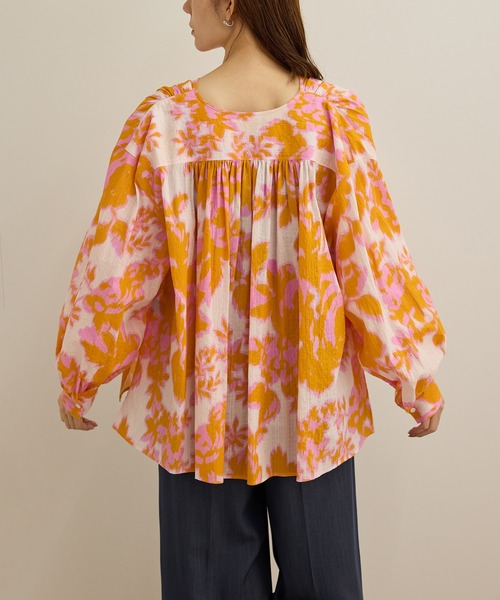 ROPE'(ロペ)の「【DEVEAUX(デヴォー)】別注ボカシフラワーボリュームスリーブブラウス/洗える(シャツ/ブラウス・レディース・ブラウン系その他2/オレンジ系その他・FREE)」の5枚目の写真