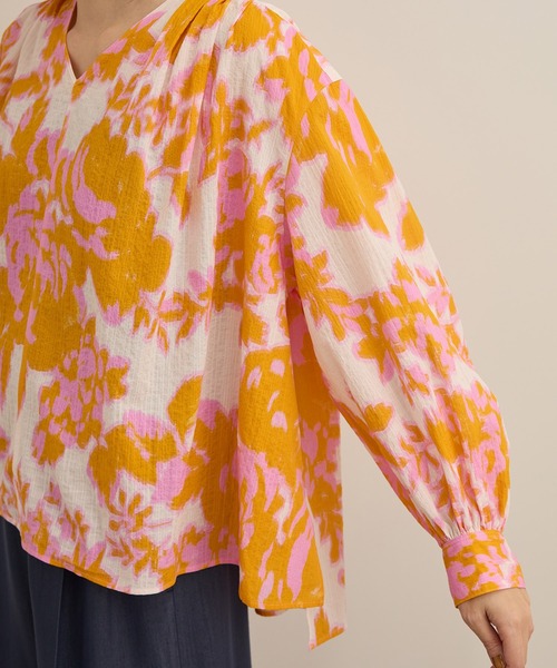 ROPE'(ロペ)の「【DEVEAUX(デヴォー)】別注ボカシフラワーボリュームスリーブブラウス/洗える(シャツ/ブラウス・レディース・ブラウン系その他2/オレンジ系その他・FREE)」の7枚目の写真