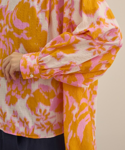 ROPE'(ロペ)の「【DEVEAUX(デヴォー)】別注ボカシフラワーボリュームスリーブブラウス/洗える(シャツ/ブラウス・レディース・ブラウン系その他2/オレンジ系その他・FREE)」の9枚目の写真