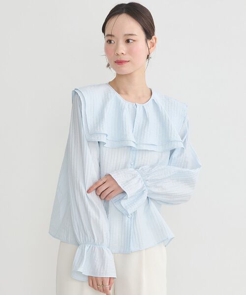 earth music&ecology(アースミュージックアンドエコロジー)の「2WAYスクエアラッフルカラーブラウス(シャツ/ブラウス・レディース・オフホワイト/イエロー/サックスブルー・FREE)」の4枚目の写真