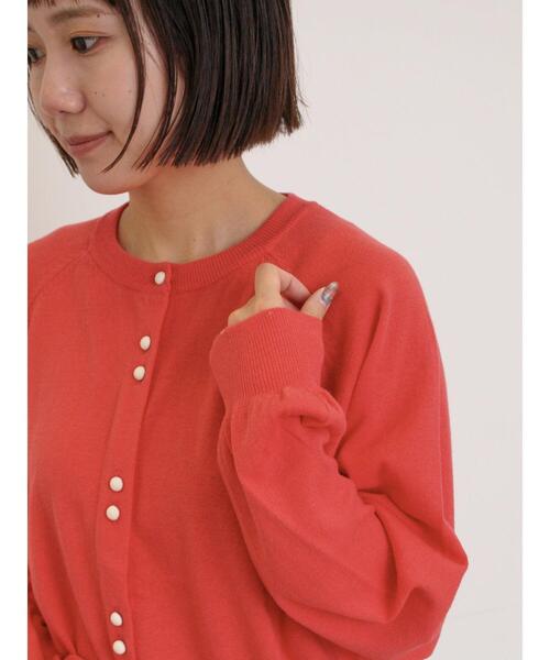 Samansa Mos2(サマンサ モスモス)の「くるみ釦ニットカーディガン(カーディガン/ボレロ・レディース・レッド/ブラック/グレー/キナリ・F)」の1枚目の写真