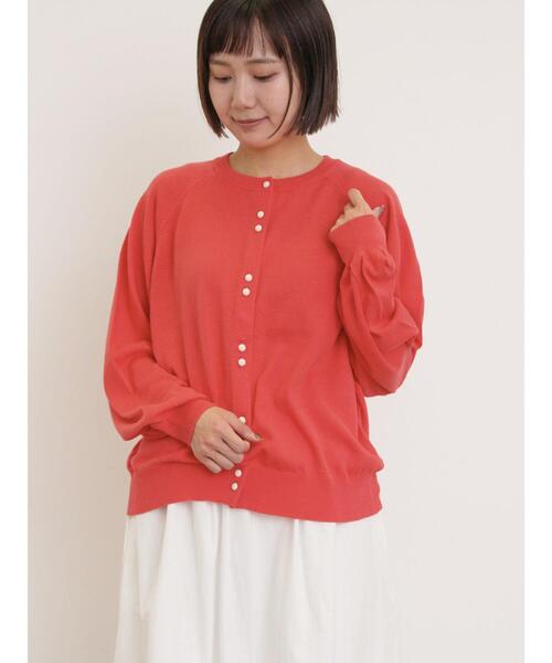 Samansa Mos2(サマンサ モスモス)の「くるみ釦ニットカーディガン(カーディガン/ボレロ・レディース・レッド/ブラック/グレー/キナリ・F)」の8枚目の写真