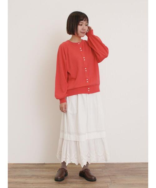 Samansa Mos2(サマンサ モスモス)の「くるみ釦ニットカーディガン(カーディガン/ボレロ・レディース・レッド/ブラック/グレー/キナリ・F)」の10枚目の写真