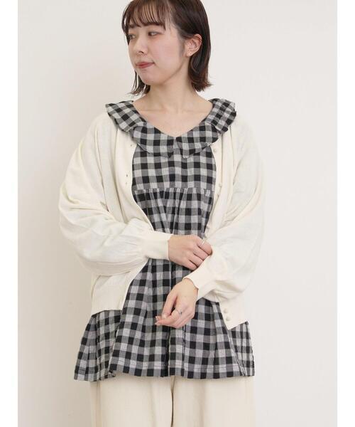 Samansa Mos2(サマンサ モスモス)の「くるみ釦ニットカーディガン(カーディガン/ボレロ・レディース・レッド/ブラック/グレー/キナリ・F)」の12枚目の写真