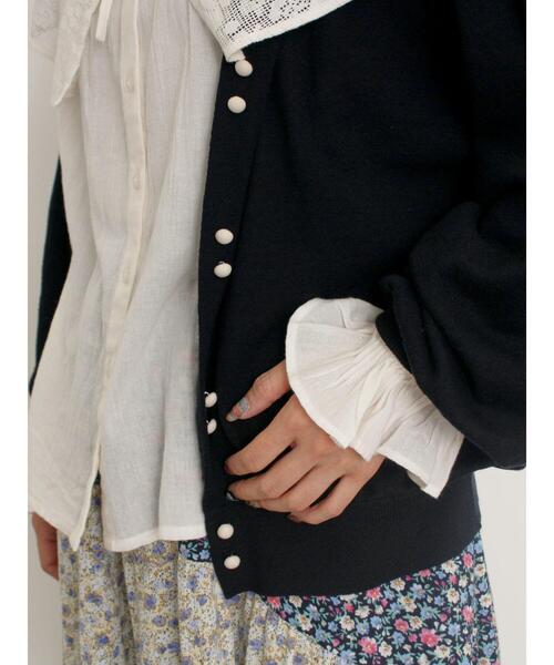 Samansa Mos2(サマンサ モスモス)の「くるみ釦ニットカーディガン(カーディガン/ボレロ・レディース・レッド/ブラック/グレー/キナリ・F)」の17枚目の写真