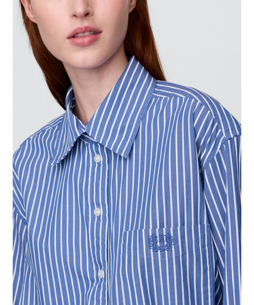 GAP（ギャップ）の「ポプリン ビッグシャツ（シャツ/ブラウス・レディース・ブルー系その他/イエロー/ピンク系その他/グリーン/ピンク/ホワイト×ブルー・L/M/XS/XXS/S）」の2枚目の写真