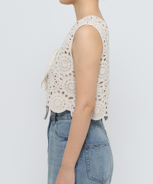 LOWRYS FARM（ローリーズファーム）の「クロシェ２ＷＡＹベスト　324472（ベスト・レディース・アイボリー/ブラック・FREE）」の4枚目の写真