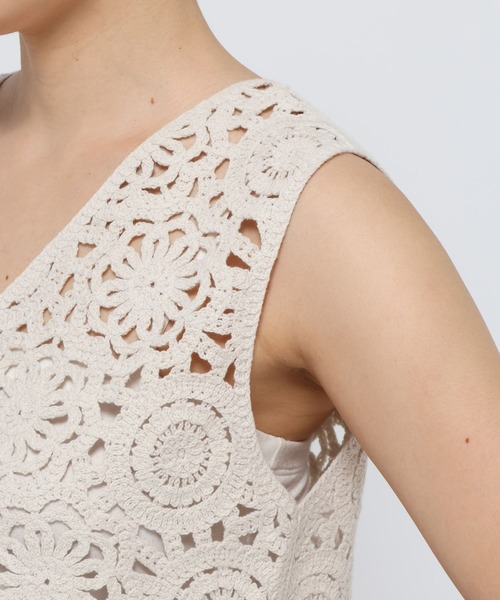 LOWRYS FARM（ローリーズファーム）の「クロシェ２ＷＡＹベスト　324472（ベスト・レディース・アイボリー/ブラック・FREE）」の7枚目の写真