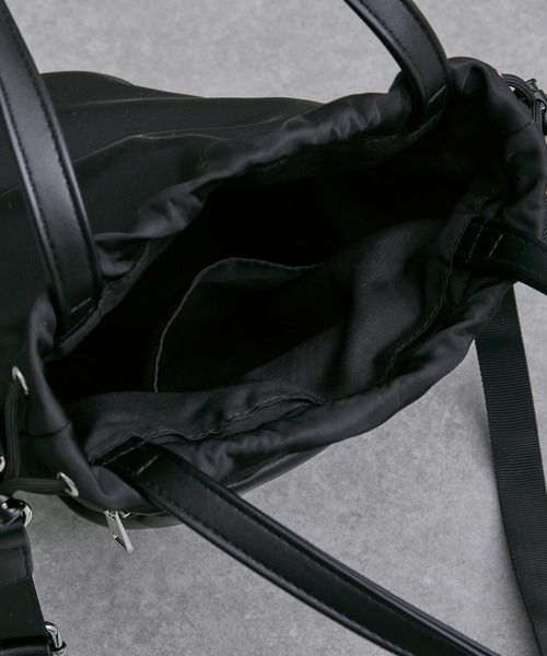 Lui's（ルイス）の「シンセティックレザーナイロンコンビ2way巾着ショルダーバッグ（ショルダーバッグ・メンズ・ブラック・FREE）」の9枚目の写真