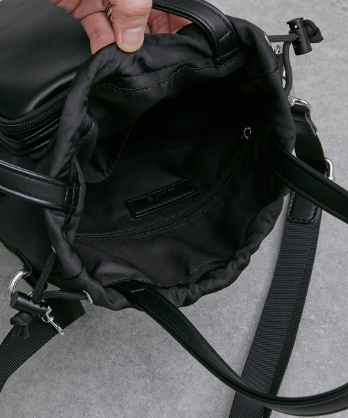 Lui's（ルイス）の「シンセティックレザーナイロンコンビ2way巾着ショルダーバッグ（ショルダーバッグ・メンズ・ブラック・FREE）」の3枚目の写真