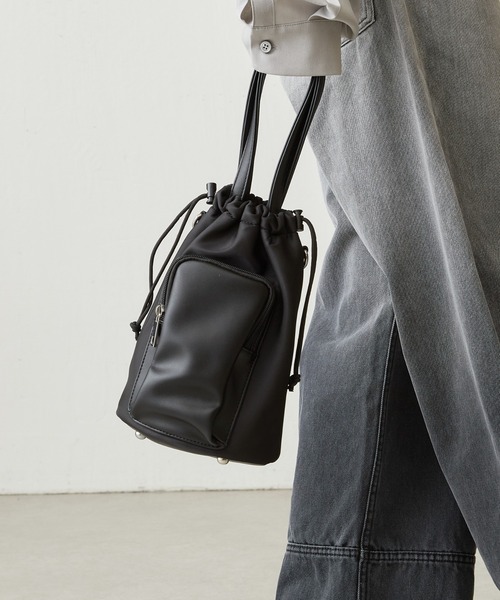 Lui's（ルイス）の「シンセティックレザーナイロンコンビ2way巾着ショルダーバッグ（ショルダーバッグ・メンズ・ブラック・FREE）」の12枚目の写真