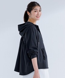 美品　yoriダブルフレアメッシュパーカー フリル ブラック ヨリ撥水パーカー Feroux（フェルゥ）の「ラッシュガードフリル パーカー（パーカー
