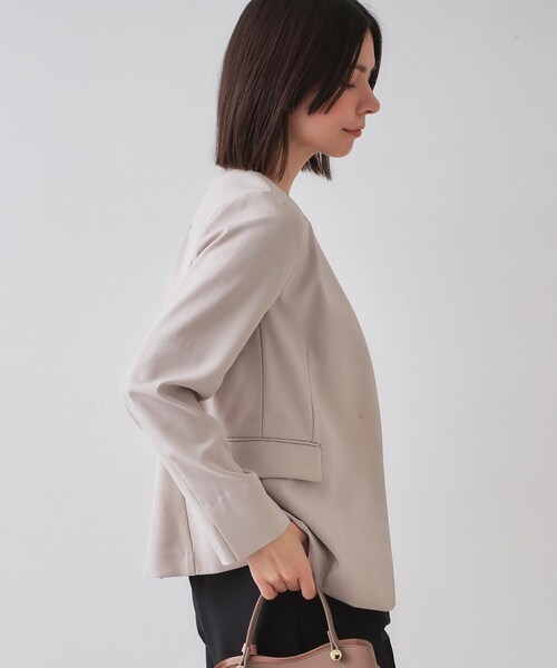 OPAQUE.CLIP（オペークドットクリップ）の「ストレッチリネンライクVネックジャケット/セットアップ対応【洗濯機洗い可/防シワ】（ノーカラージャケット・レディース・ナチュラル/ネイビー・36/38/40/42）」の3枚目の写真