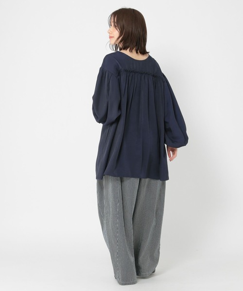 studio CLIP(スタディオクリップ)の「ダブルフロントギャザーチュニック(チュニック・レディース・キャメル/ネイビー・FREE)」の13枚目の写真