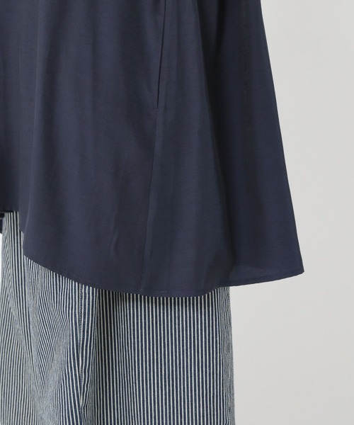 studio CLIP(スタディオクリップ)の「ダブルフロントギャザーチュニック(チュニック・レディース・キャメル/ネイビー・FREE)」の22枚目の写真