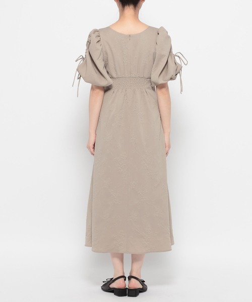 mysty woman（ミスティウーマン）の「［追加1］パワショルジャガードワンピース 491353（ワンピース・レディース・オフホワイト/ブラック/ベージュ・FREE）」の16枚目の写真