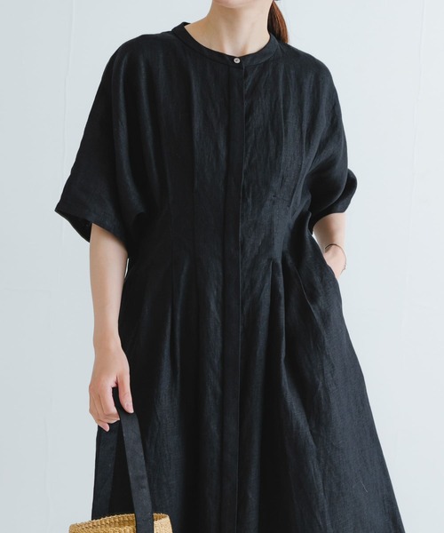 URBAN RESEARCH（アーバンリサーチ）の「『2サイズ展開』タックデザインリネンワンピース（ワンピース・レディース・ナチュラル/ブラック・36/38）」の3枚目の写真