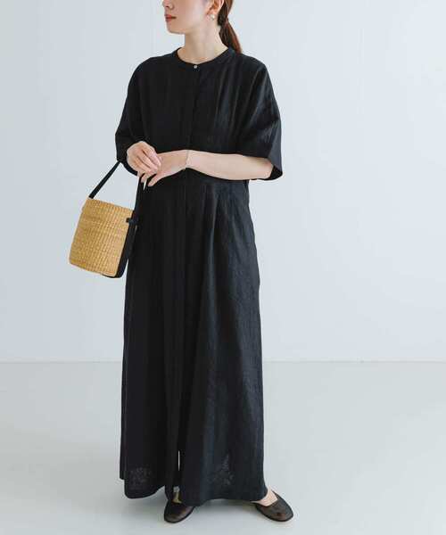 URBAN RESEARCH（アーバンリサーチ）の「『2サイズ展開』タックデザインリネンワンピース（ワンピース・レディース・ナチュラル/ブラック・36/38）」の4枚目の写真