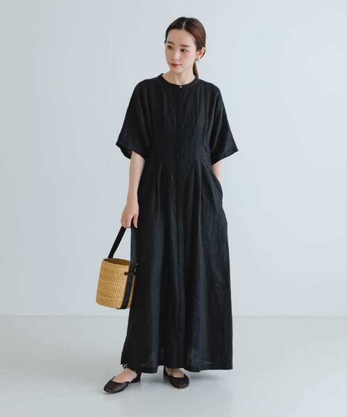 URBAN RESEARCH（アーバンリサーチ）の「『2サイズ展開』タックデザインリネンワンピース（ワンピース・レディース・ナチュラル/ブラック・36/38）」の9枚目の写真