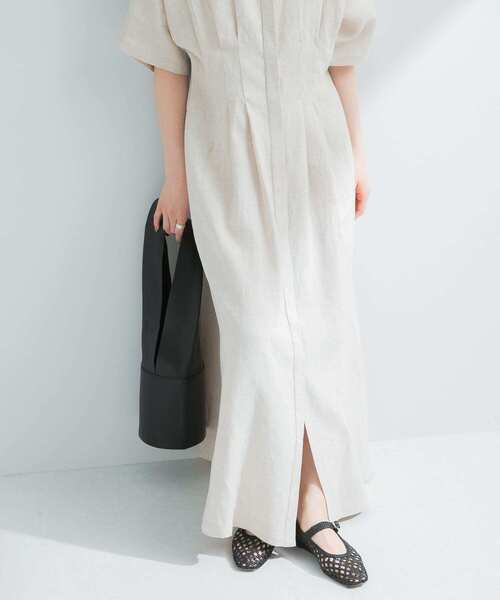 URBAN RESEARCH（アーバンリサーチ）の「『2サイズ展開』タックデザインリネンワンピース（ワンピース・レディース・ナチュラル/ブラック・36/38）」の13枚目の写真