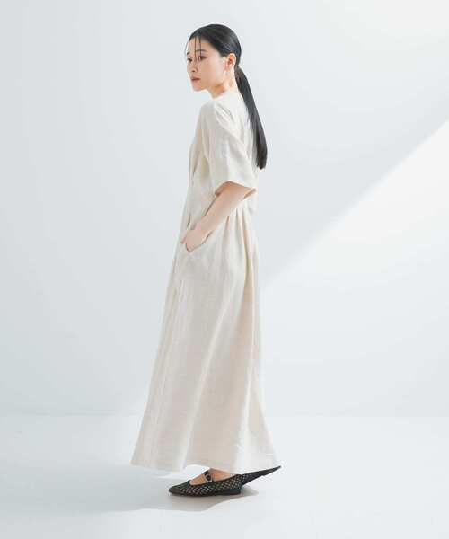 URBAN RESEARCH（アーバンリサーチ）の「『2サイズ展開』タックデザインリネンワンピース（ワンピース・レディース・ナチュラル/ブラック・36/38）」の22枚目の写真