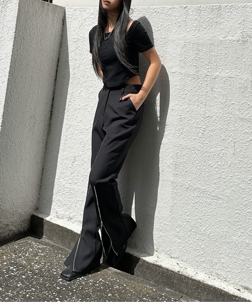 LVEU.(ラブユ.)の「【LVEU.】カットアウトクロップドトップス / トップス カットソー Tシャツ カットアウト 半袖 クロップド ショート ブラック(Tシャツ/カットソー・レディース・ブラック・FREE)」の2枚目の写真