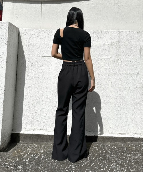 LVEU.(ラブユ.)の「【LVEU.】カットアウトクロップドトップス / トップス カットソー Tシャツ カットアウト 半袖 クロップド ショート ブラック(Tシャツ/カットソー・レディース・ブラック・FREE)」の4枚目の写真