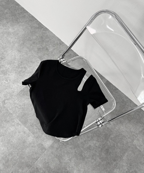 LVEU.(ラブユ.)の「【LVEU.】カットアウトクロップドトップス / トップス カットソー Tシャツ カットアウト 半袖 クロップド ショート ブラック(Tシャツ/カットソー・レディース・ブラック・FREE)」の16枚目の写真