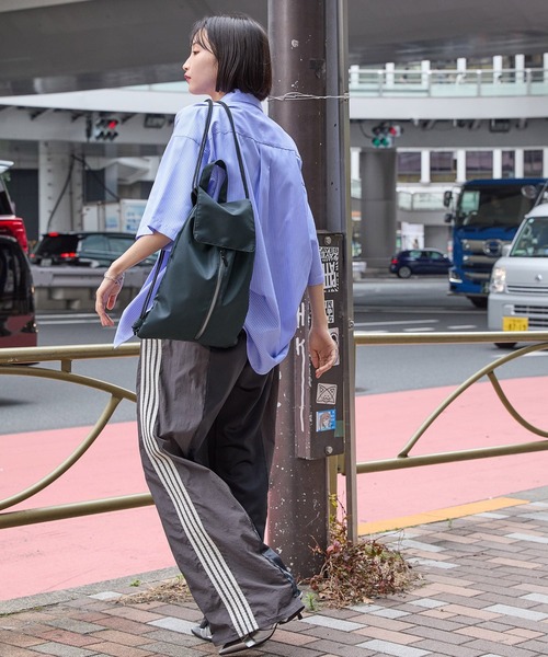 MONO-MART（モノマート）の「2WAYフラップメタルジップナップサック（バックパック/リュック・レディース・アイボリー/ブラック/レッド/ネイビー/シルバー・FREE）」の7枚目の写真