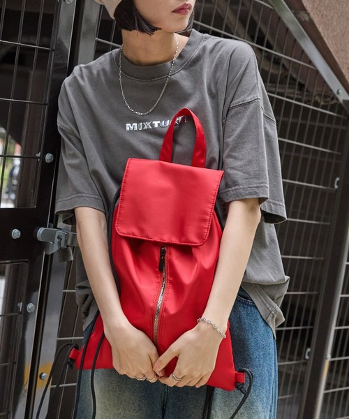 MONO-MART（モノマート）の「2WAYフラップメタルジップナップサック（バックパック/リュック・レディース・アイボリー/ブラック/レッド/ネイビー/シルバー・FREE）」の10枚目の写真