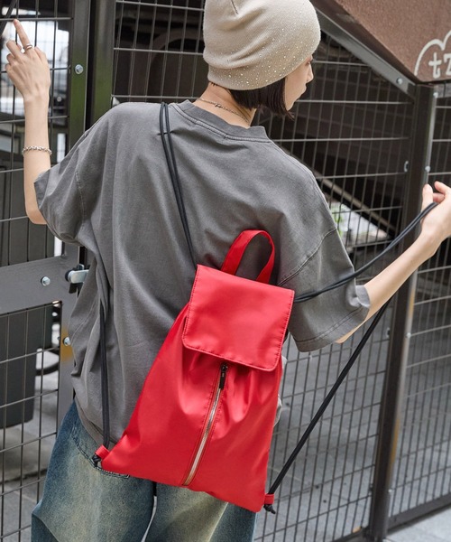 MONO-MART（モノマート）の「2WAYフラップメタルジップナップサック（バックパック/リュック・レディース・アイボリー/ブラック/レッド/ネイビー/シルバー・FREE）」の11枚目の写真