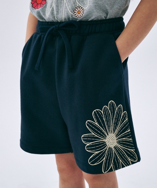 Mardi Mercredi（マルディメクルディ）の「KIDS SWEAT SHORTS FLOWER / キッズ スウェット ショーツ フラワー（スウェットパンツ・キッズ・ホワイト×グリーン/ベージュ系その他/オートミール/ネイビー/レッド/ホワイト×ピンク/ブラック×ピンク/ブラック・100cm/120cm/130cm/110cm）」の14枚目の写真