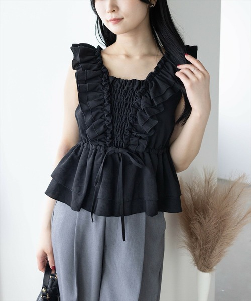 clear（クリア）の「フリルデザインペプラムブラウス[着回し力抜群 夏 カジュアル 大人]≪SS新作≫（シャツ/ブラウス・レディース・オフホワイト/ブラック/レッド/ベージュ/ブラウン・F）」の3枚目の写真