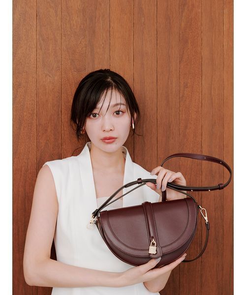 SNIDEL（スナイデル）の「ハーフムーンバッグ（ハンドバッグ・レディース・キャメル/ダークブラウン/ブラック・F）」の18枚目の写真