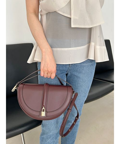 SNIDEL（スナイデル）の「ハーフムーンバッグ（ハンドバッグ・レディース・キャメル/ダークブラウン/ブラック・F）」の22枚目の写真