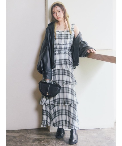 SNIDEL（スナイデル）の「ハーフムーンバッグ（ハンドバッグ・レディース・キャメル/ダークブラウン/ブラック・F）」の6枚目の写真