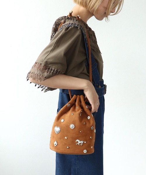 Three Four Time（ｽﾘｰﾌｫｰﾀｲﾑ）の「スエードスタッズドロストBAG（トートバッグ・レディース・キャメル/ブラック/カーキ・FREE）」の18枚目の写真