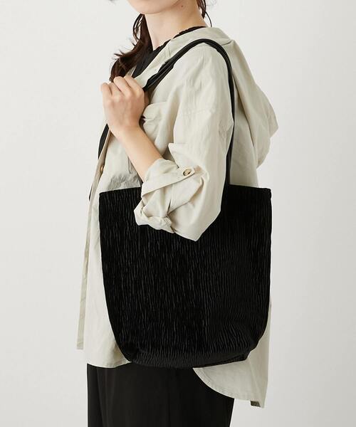 MELROSE claire(メルローズ クレール)の「【ベロアバッグ】(トートバッグ・レディース・チャコールグレー/ブラック/セージグリーン・FREE)」の2枚目の写真