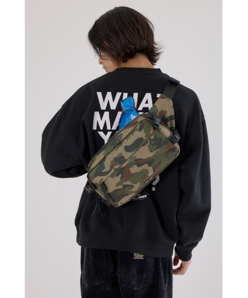 RODEO CROWNS WIDE BOWL（ロデオクラウンズワイドボウル）の「ロゴボディーバッグ（ボディバッグ/ウエストポーチ・メンズ・ブラック/カモフラージュ・FREE）」の2枚目の写真