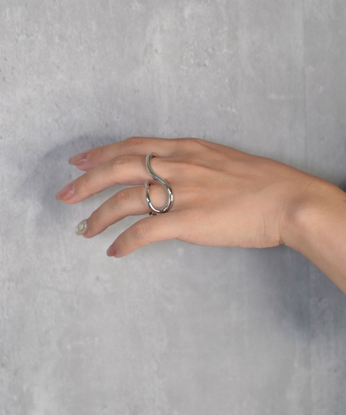 BROTHERHOOD(ブラザーフッド)の「【earyear】Waveform Double Finger Ring(リング・レディース・ゴールド/シルバー・FREE)」の11枚目の写真