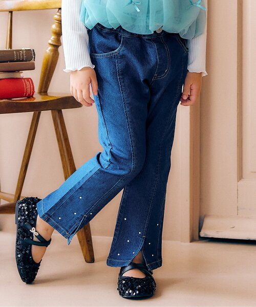 apres les cours（アプレレクール）の「【スリット】裾パール・ラインストーン フレアきゅんパンツ_ジュニア対応（デニムパンツ・キッズ・ブラック/ブルー・90/100/110/120/130/140）」の2枚目の写真