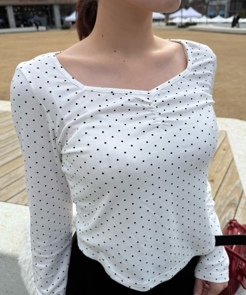 Nia(ニア)の「Nia(ニア)/ドット柄 長袖ガーリーカットソー(Tシャツ/カットソー・レディース・ホワイト/グレー・SMALL/MEDIUM)」の6枚目の写真