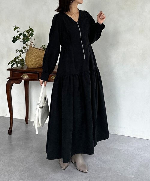 Thevon(ゼボン)の「フロントジップティアードワンピース(ワンピース・レディース・チャコールグレー/ベージュ/ブラック・FREE)」の2枚目の写真