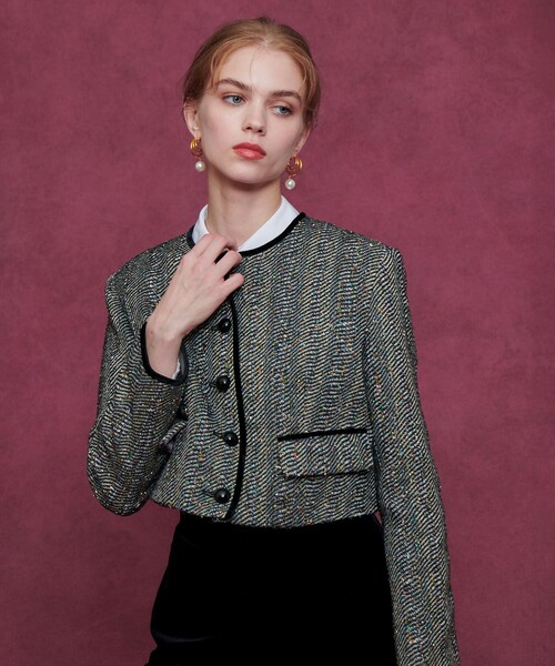 LOULOU WILLOUGHBY(ルルウィルビー)の「【LOULOU WILLOUGHBY】LINTONラメツイードショートジャケット(ノーカラージャケット・レディース・グレー系その他・1/2)」の2枚目の写真