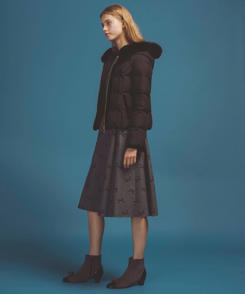 TOCCA(トッカ)の「HEART SHOT ショートダウンコート(ダウンジャケット/コート・レディース・ネイビー系/ベージュ系/ブラック系・0/2/4/6)」の5枚目の写真