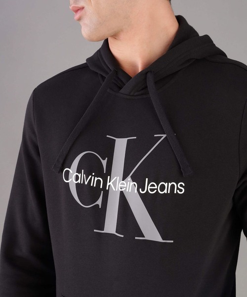 Calvin Klein(カルバン・クライン)の「【 Calvin Klein / カルバン クライン 】MONOGRAM LOGO HOODIE / モノグラム ロゴ フーディー(パーカー・メンズ・ブラック・LARGE/MEDIUM/X-LARGE/SMALL)」の3枚目の写真