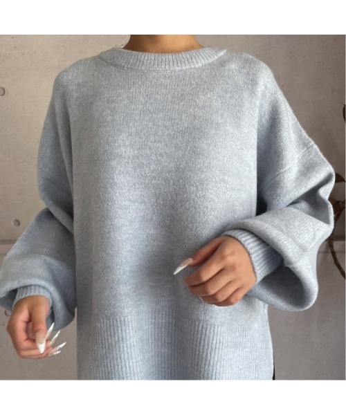 amini(アミニ)の「ボックスシルエットサイドスリットトップス(ニット/セーター・レディース・ブルー/チャコールグレー/オレンジ/ライトブルー/グレイッシュベージュ/アイボリー・FREE)」の10枚目の写真