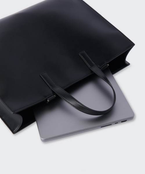 MUSINSA STANDARD（ムシンサスタンダード）の「シンセティックレザー レクタングルショルダートートバッグ_ミディアム [ブラック]（トートバッグ・レディース・その他・FREE）」の14枚目の写真
