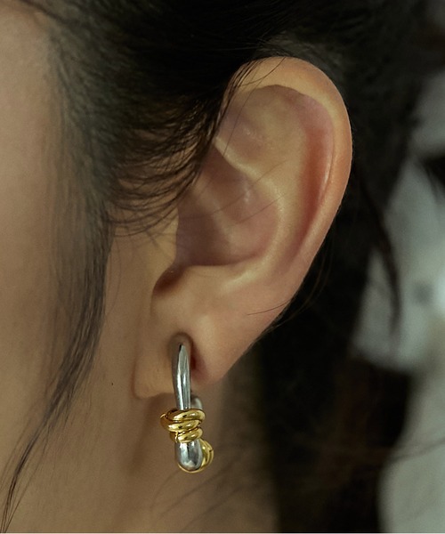 LAPUIS(ラピュイ)の「LAPUIS(ラピュイ) Flow Coil earrings(イヤリング・レディース・マルチ・FREE)」の4枚目の写真