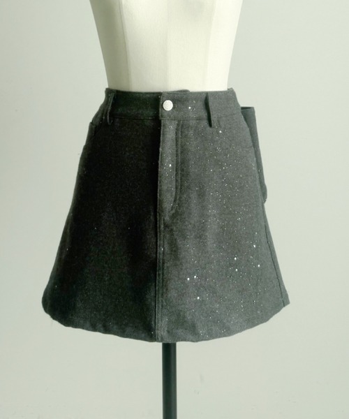 TITTY&CO.（ティティーアンドコー）の「バックリボンラメショートスカート（スカート・レディース・ブラック/グレー・SMALL/MEDIUM）」の4枚目の写真